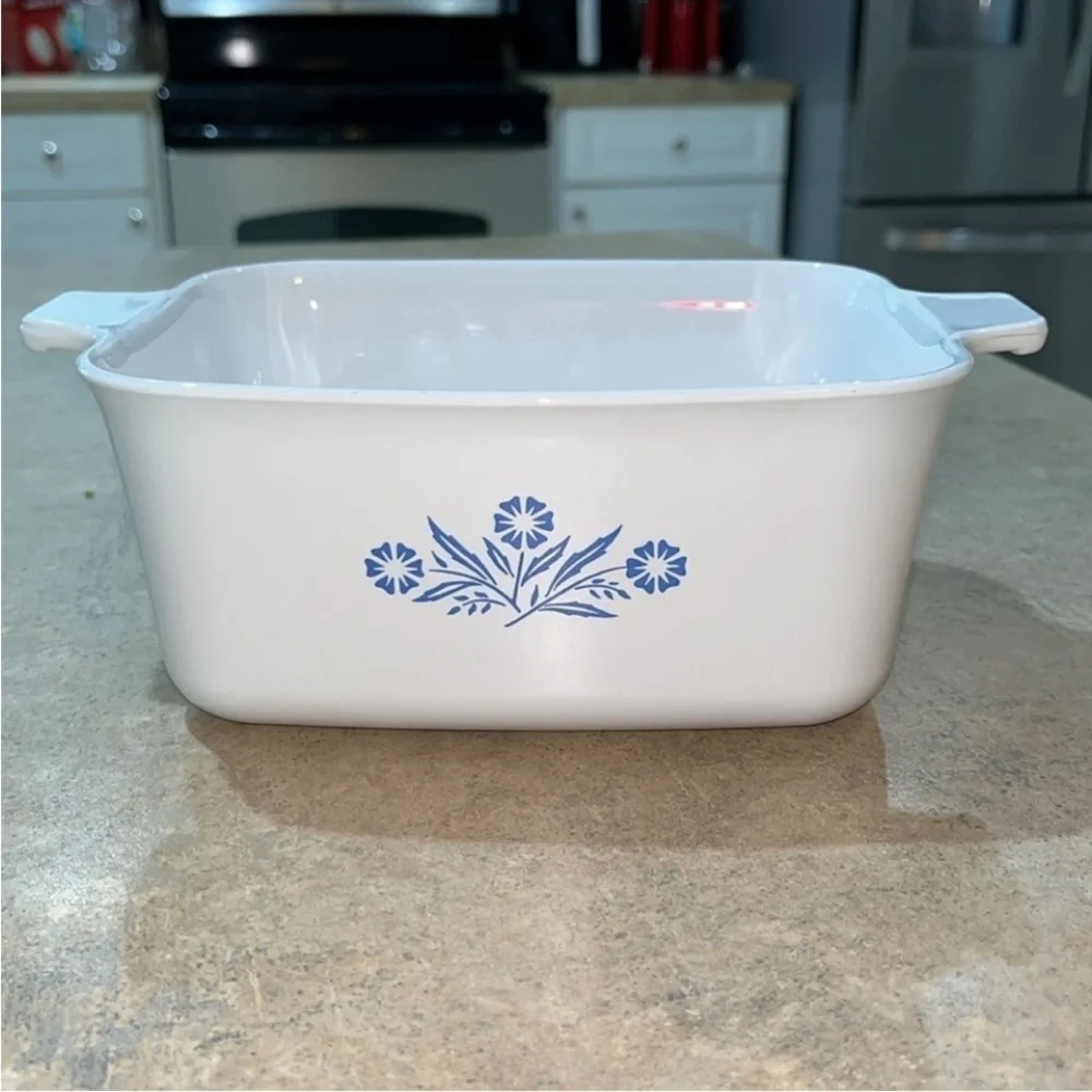 Corning Ware Cornflower With Lid P-4-B 7X5 1/2X3 inch Range - Oven -Microwave